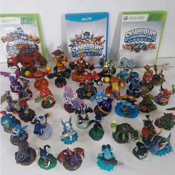 Huge Lot Of 37 Skylanders Video Game Figures + 3 Video Games WII Xbox 360 - Picture 1 of 7